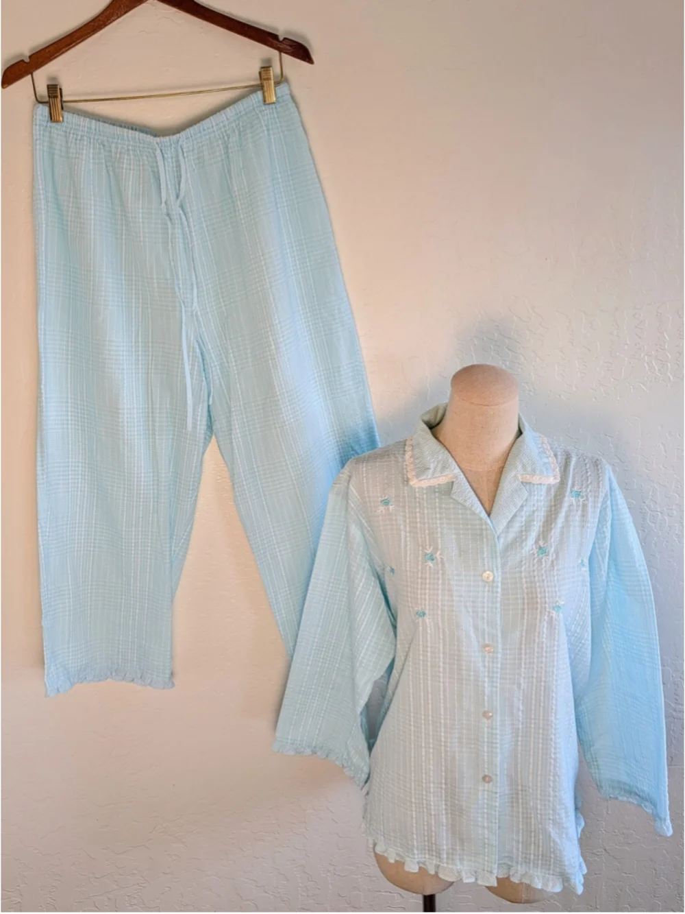 Miss Elaine Pajama Set Large Aqua Blue Seersucker Embroidered Floral Lace Trim